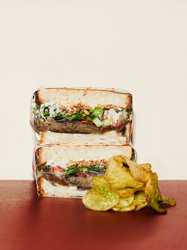 Surdegsmacka med aubergine & sesam